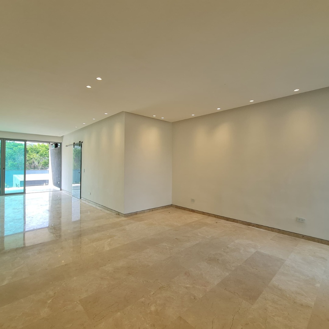 Modern and Spacious Family Home in Altos de Guaparo